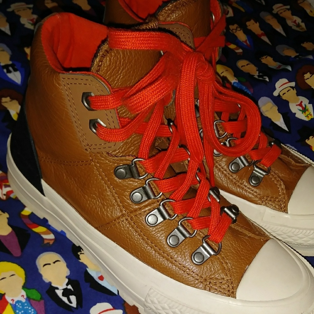 ***SOLD***Converse Unisex Leather Hightops/Boots